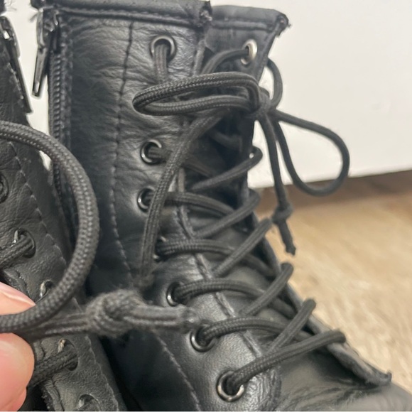 DR MARTENS Kid’s size 2‎ Black 1460 Combat Leather Zip Boots - Picture 3 of 8